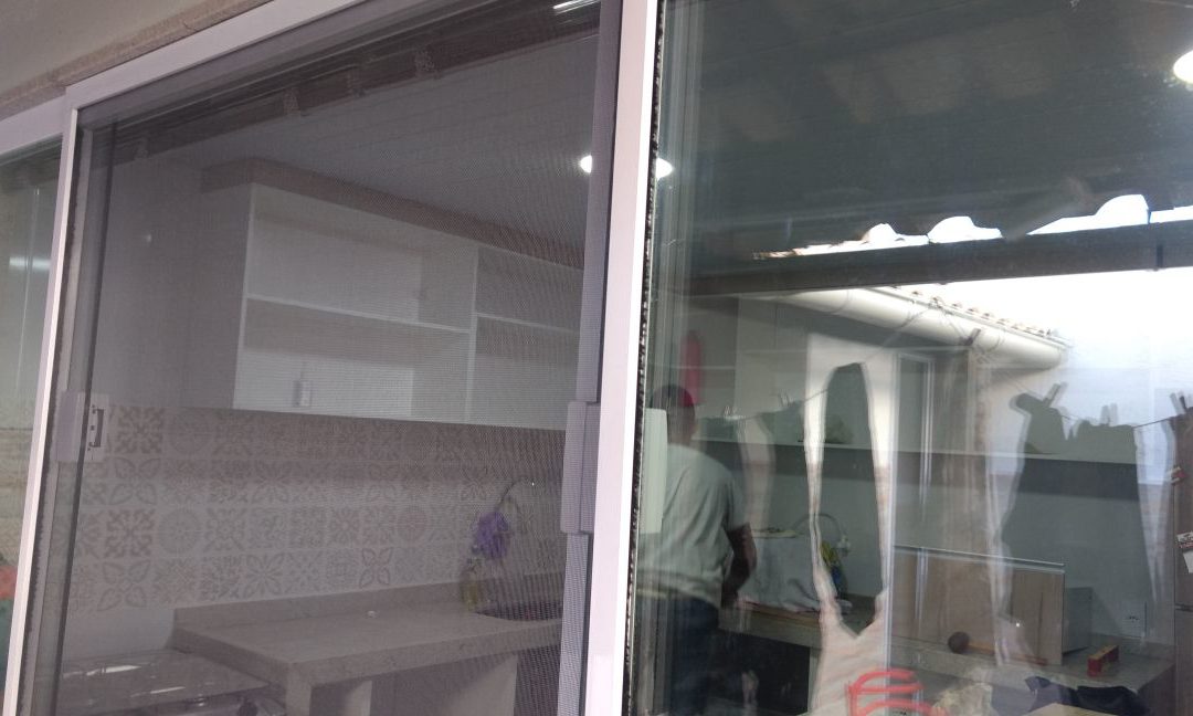 Tela Mosquiteira – Instalação Rápida e preço baixo